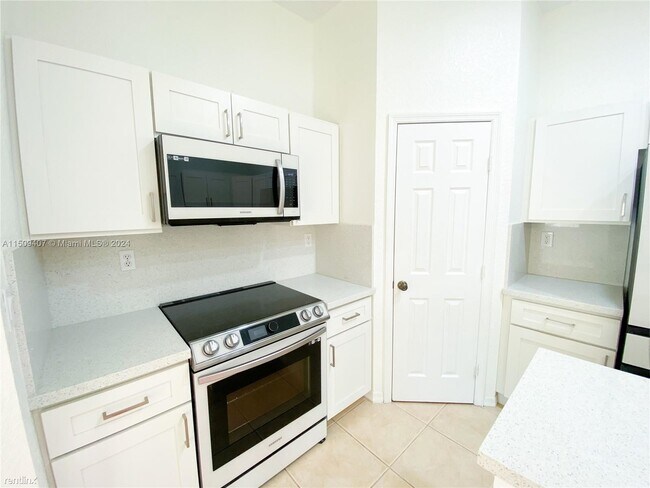 Building Photo - 3 br, 2.5 bath House - 2332 SE 19th Ct