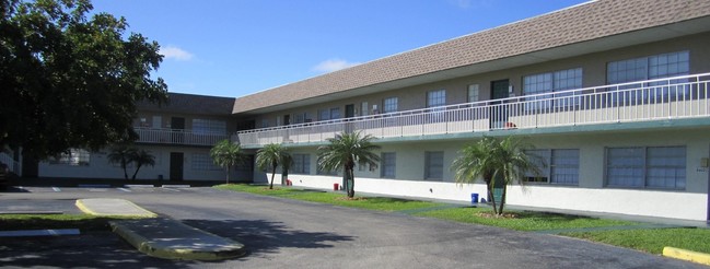 Foto del edificio - The Summertime Apartments