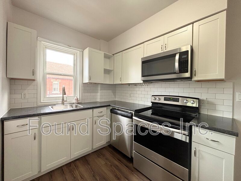 Primary Photo - 460 King William St