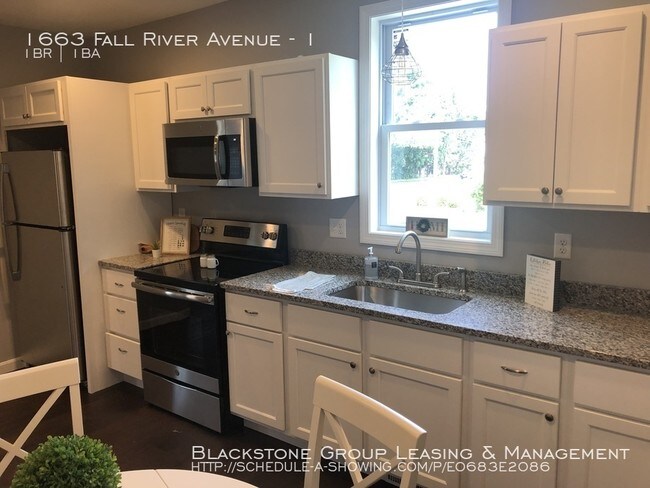 Foto del edificio - 1663 Fall River Avenue
