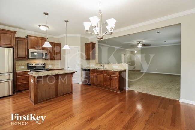 Building Photo - 323 Summergate Dr