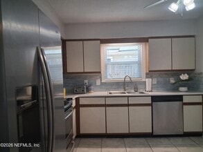 Building Photo - 511 Camelia St