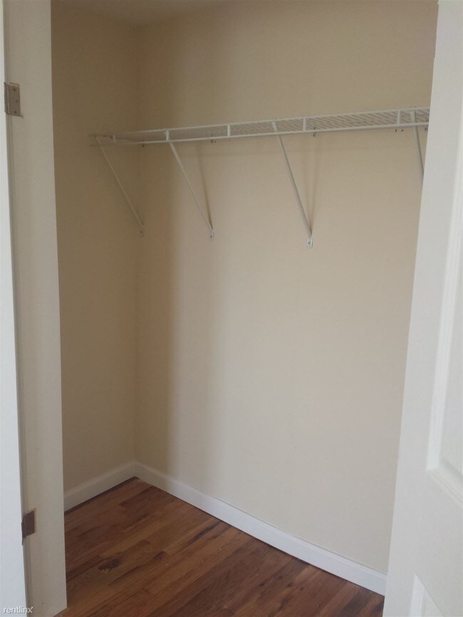 Building Photo - 2 br, 1 bath Apartment - 11 Rose Ave