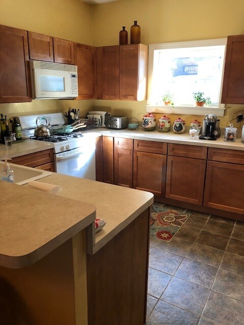 Kitchen - 2539 S Watts St