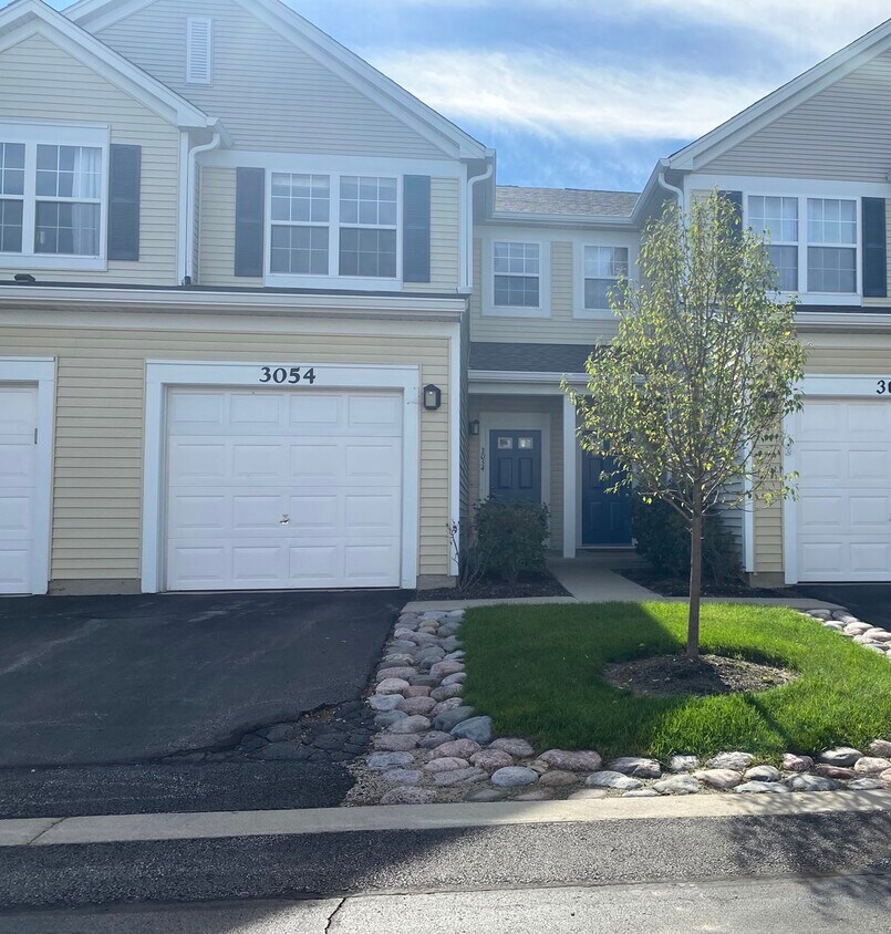 3054 Falling Waters Ln Unit 3054, Lindenhurst, IL 60046 Condo for