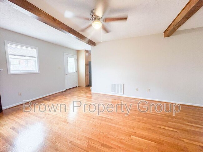 Foto del edificio - 4735 Camden Rd