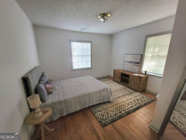 Foto del edificio - 990 Sycamore Dr