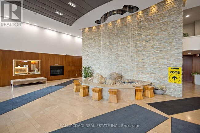 Building Photo - 225-2225 Webb Dr