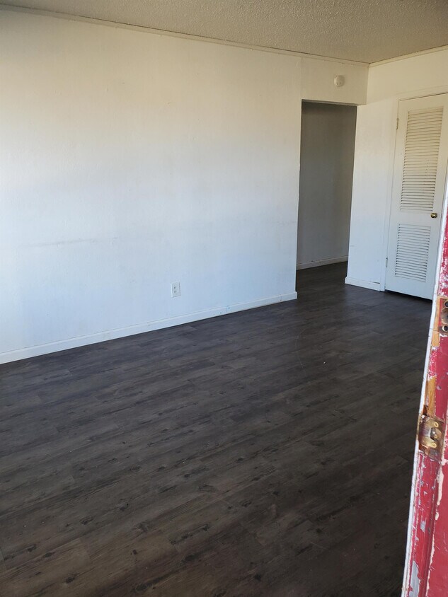 Foto principal - 2405 Rosewood Ln