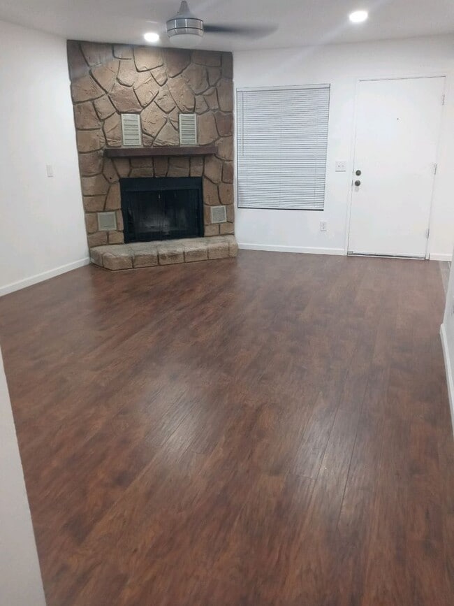 Photo - Upgraded 2b/1b duplex for rent! Townhome