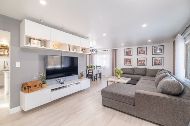 Building Photo - PRICE DROP! Updated South Side Gem for Ren...