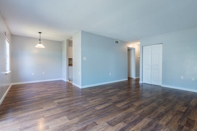 Building Photo - Silkwood Apartments