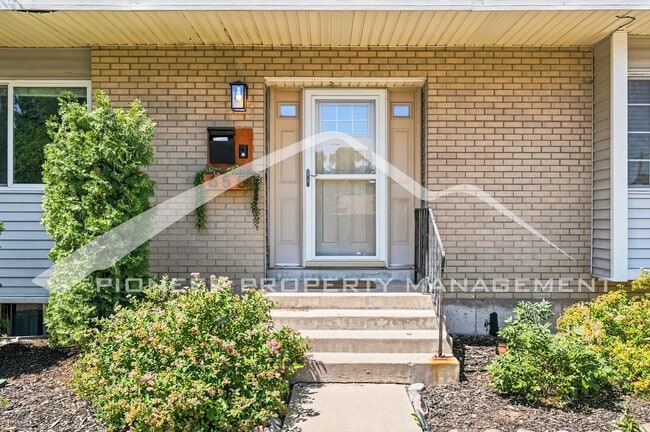 Building Photo - 655 S Xenon Ct
