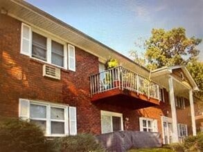Building Photo - 86 Demarest Ave