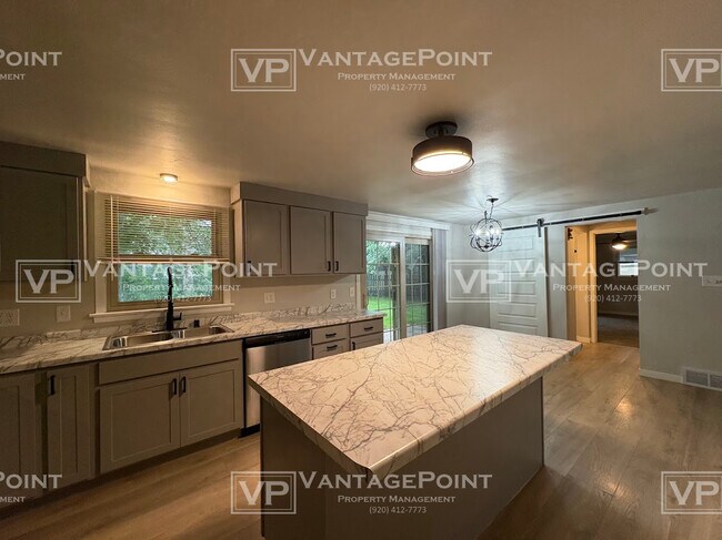Foto del edificio - 1643 Birchwood Dr