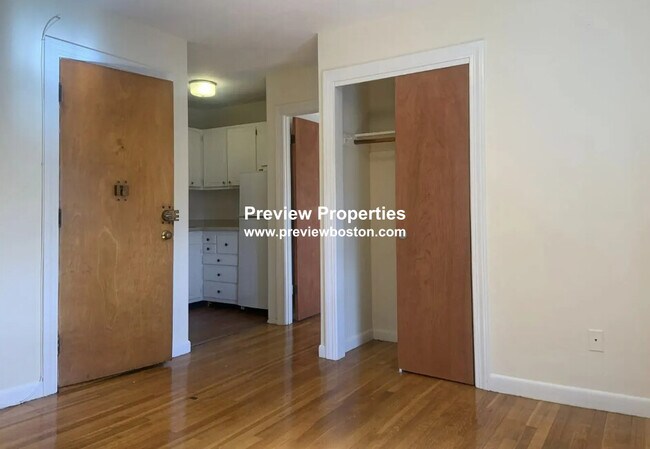 Foto del edificio - 180 N Beacon St