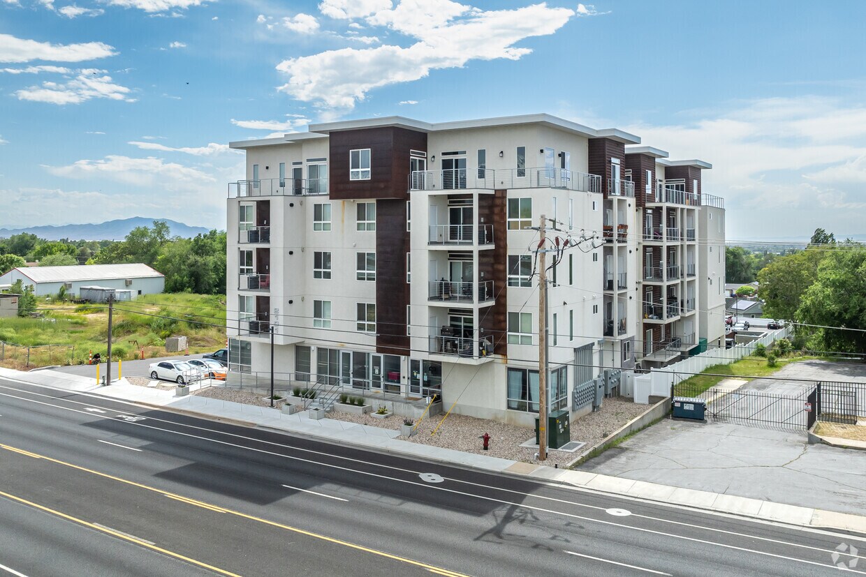 Primary - 2101 N Main St