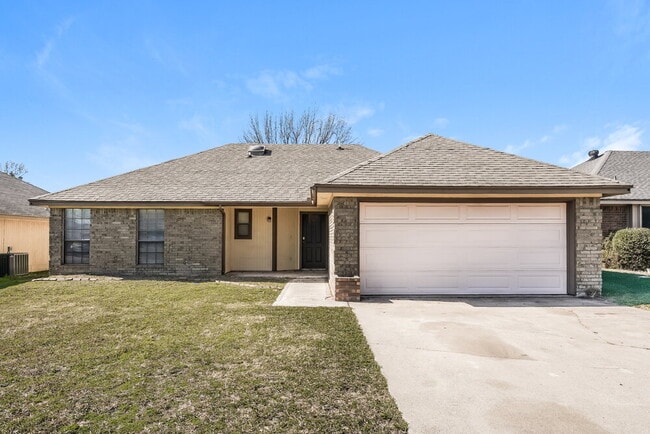 Building Photo - 1433 Grovecrest Dr