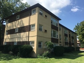 Building Photo - 875 E 87th Pl