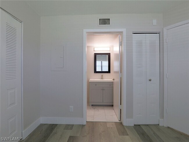 Foto del edificio - 5327 Summerlin Rd