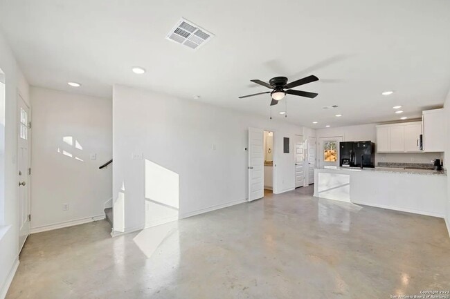 Building Photo - 543 Delmar St