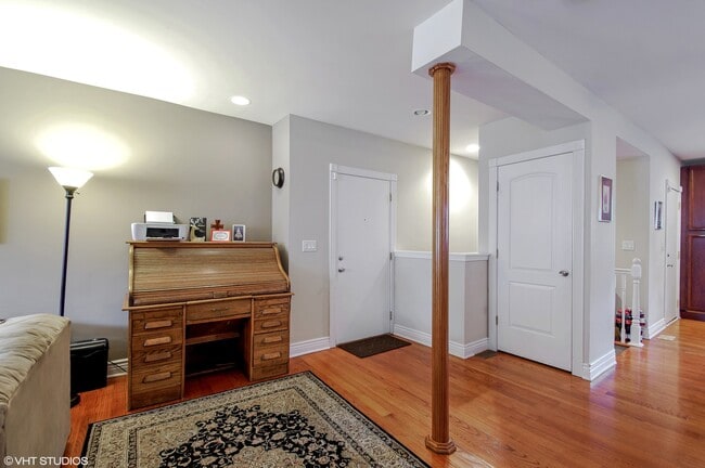 Foto del edificio - 6300 N Rockwell St