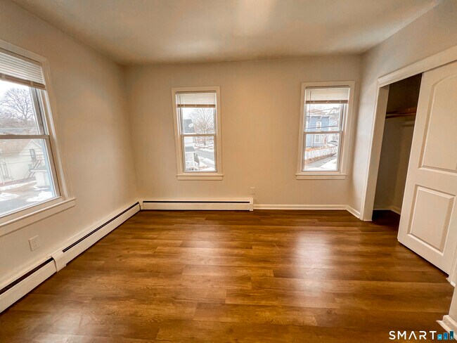 Building Photo - 8 Locust St