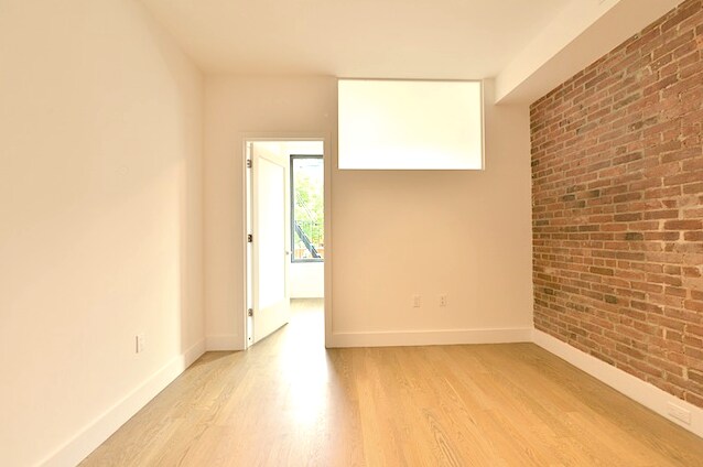 Building Photo - 409 E 9th St