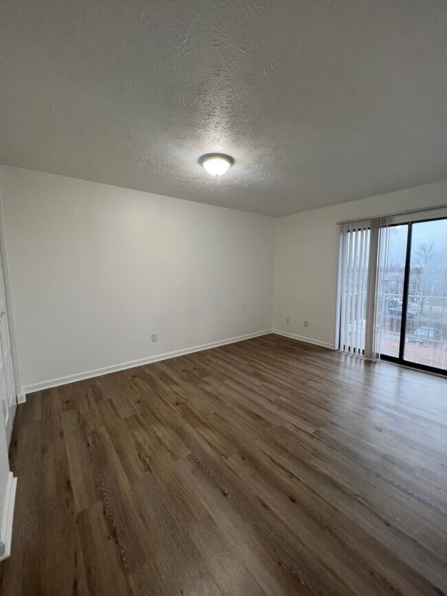 Foto del edificio - 368 Redding Rd