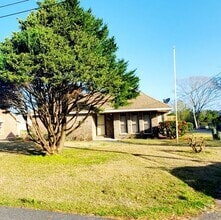 Building Photo - 704 Gayle St