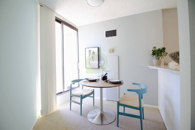 Photo - 774 N Dearborn St Apartment