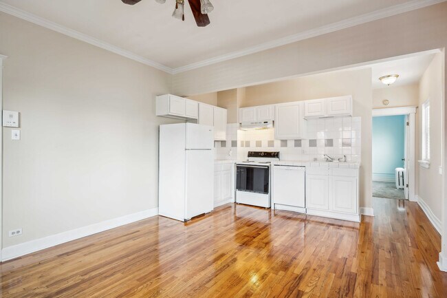 Foto del edificio - 1351 N Washington St