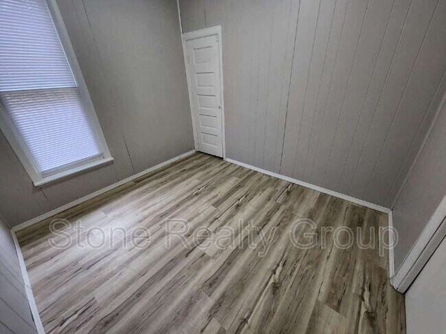 Building Photo - 820 S 19th St