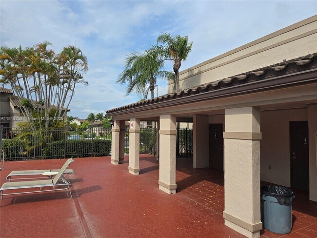 Foto del edificio - 9892 Nob Hill Ln