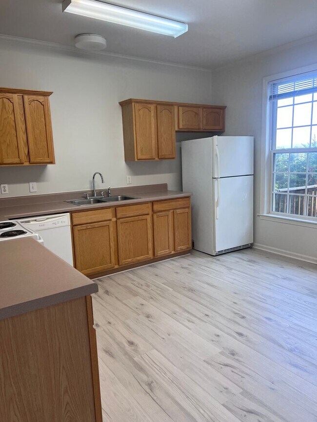 Building Photo - 35 Spicewood Rd