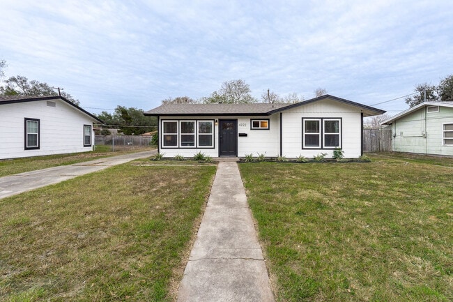 Foto del edificio - 4222 Sherwood Dr