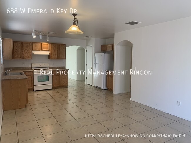 Foto del edificio - 3bed/2bath in GREAT NEIGHBORHOOD!