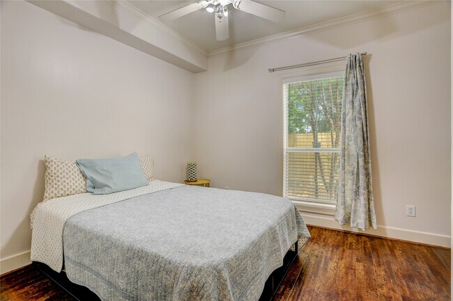 Foto del edificio - 4262 Childress St