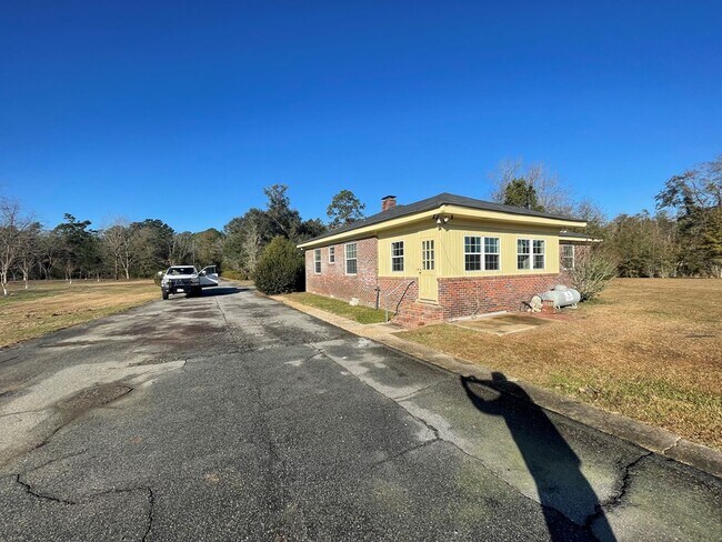 Foto del edificio - 1496 Fredonia Rd