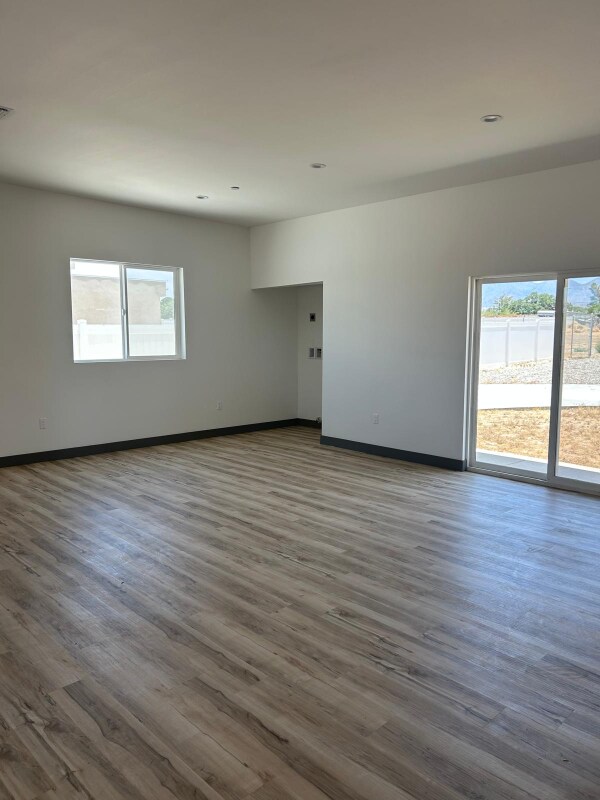 Foto del edificio - 9220 E Ave T 6