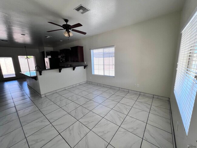 Foto del edificio - 4532 S Agave Ave