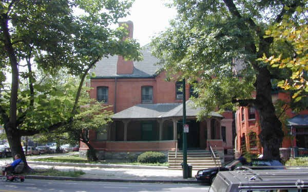 Primary Photo - 4200 Spruce St
