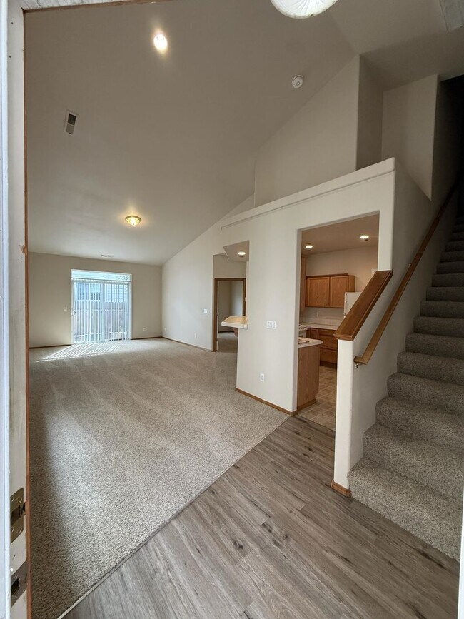 Building Photo - 2117 NE 81st Ave