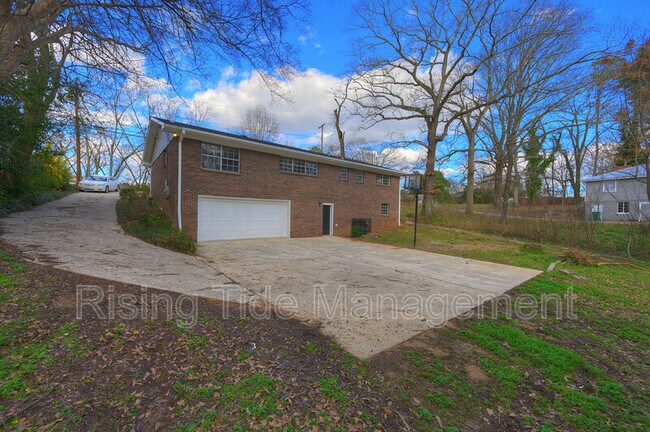 Building Photo - 175 Park Rd