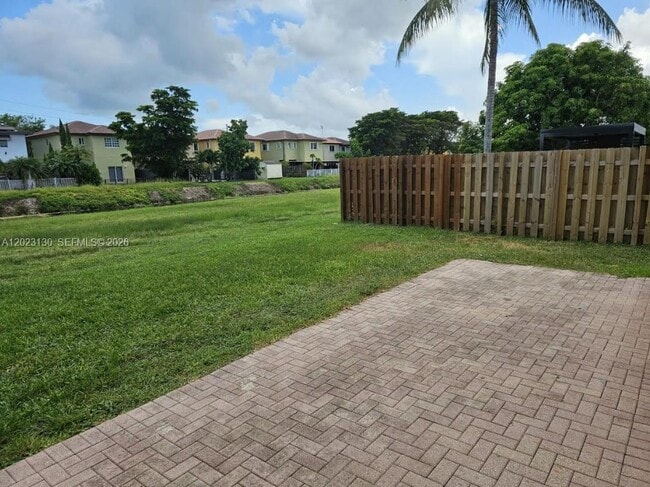 Building Photo - 1423 NE 40th Rd
