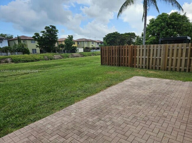 Foto del edificio - 1423 NE 40th Rd