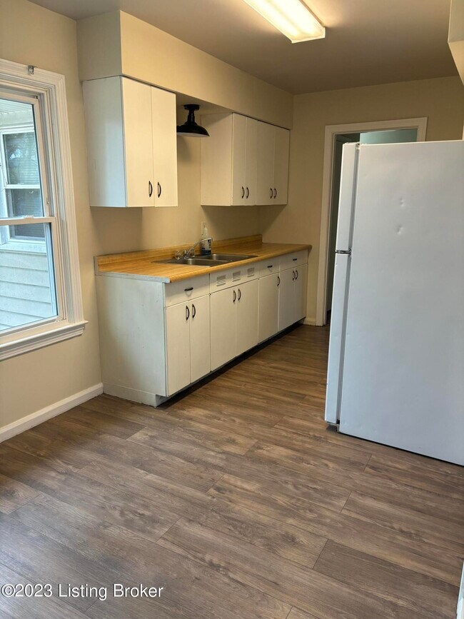 Foto del edificio - 215 Heady Ave