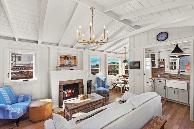 Building Photo - Mariposa Cottages