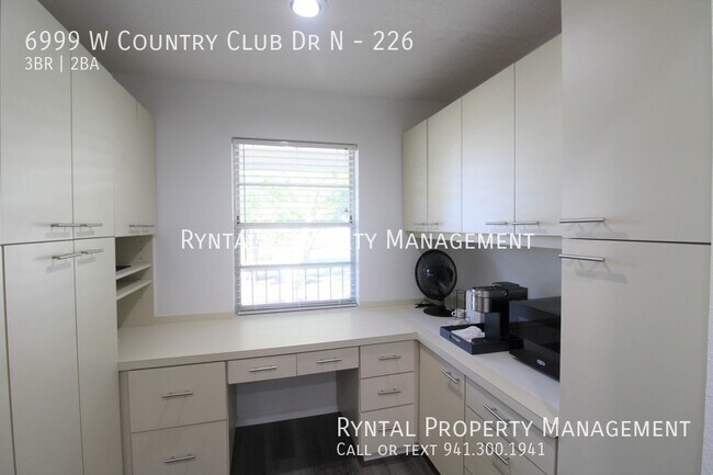 Foto del edificio - 6999 W Country Club Dr N