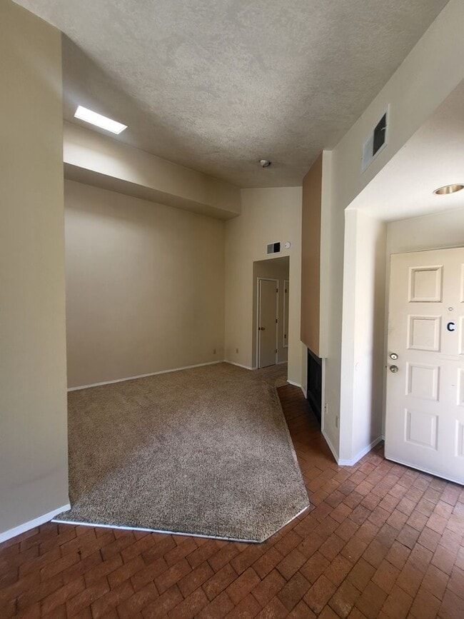 Building Photo - 5330 Heritage Way NE